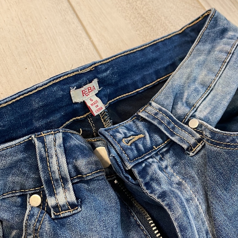 Reba Jeans - Picture 4 of 4